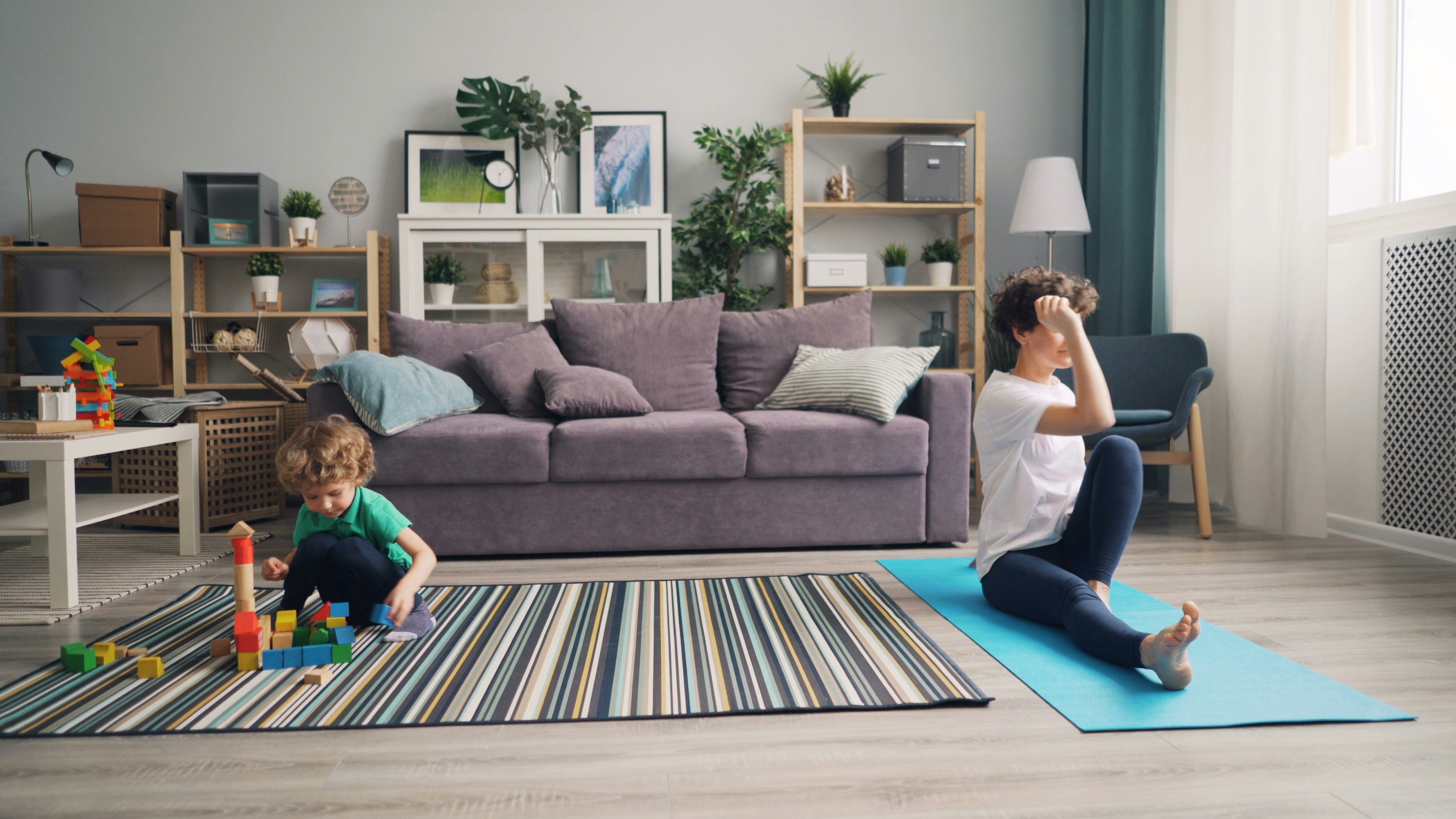 Mom doing a quick home workout